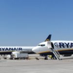 Авиакомпания Ryanair в два раза снизила плату за багаж