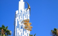"Золотое" колесо обозрения, Грузино-американский технический университет (самое высокое здание Грузии), Батуми, Грузия | Vladimir Fil'varkiv