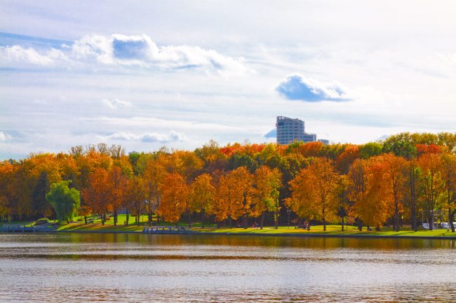 Осень, Парк Победы, Минск | ChanceToTrip.com by Vladimir Filvarkiv