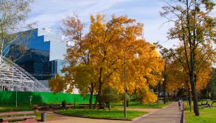 Осень, Парк Победы, Минск | ChanceToTrip.com by Vladimir Filvarkiv