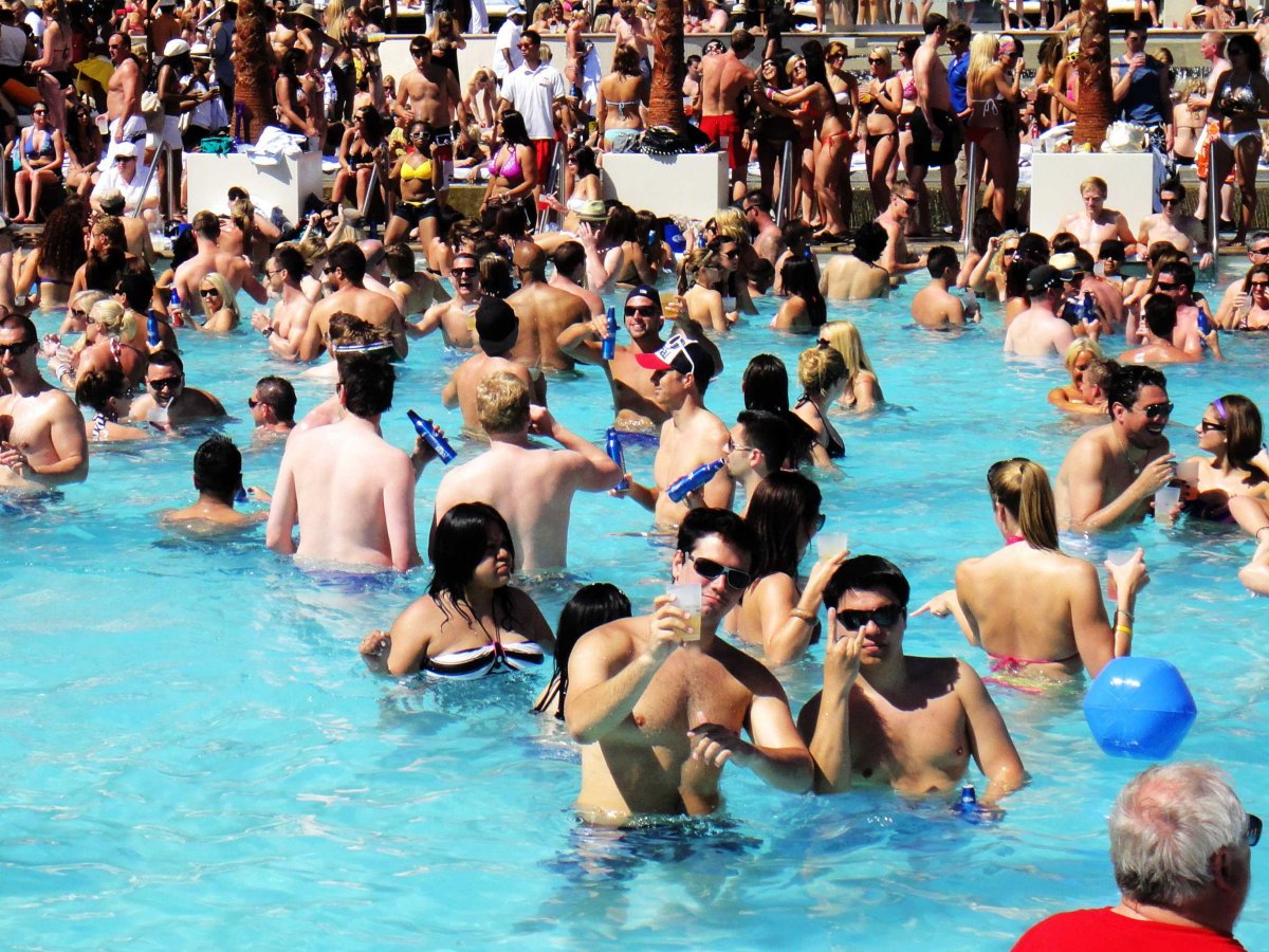 get-wet-and-wild-at-a-pool-party-in-las-vegas-nevada